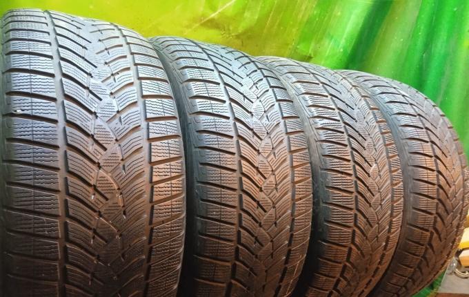 Goodyear UltraGrip Performance 275/45 R21