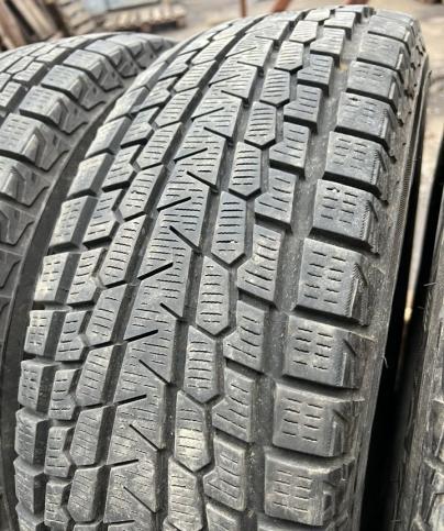 Yokohama Ice Guard G075 215/70 R16