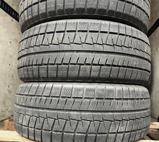 Bridgestone Blizzak Revo GZ 215/50 R17