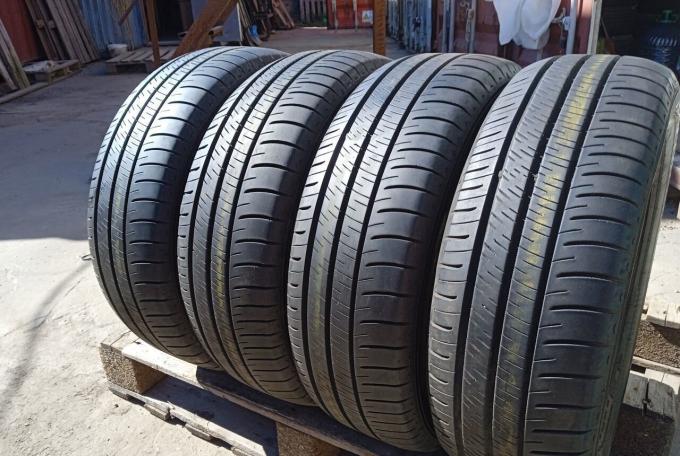 Dunlop Enasave RV505 215/60 R16