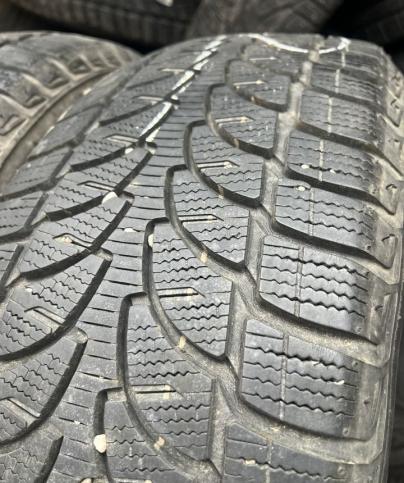 Bridgestone Blizzak LM-80 215/60 R17