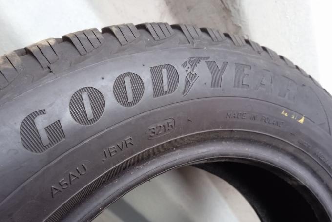 Goodyear UltraGrip 9 165/70 R14