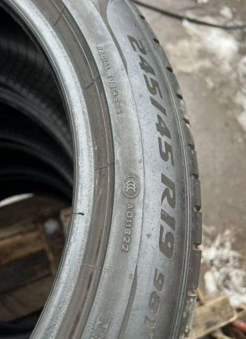 Pirelli P Zero PZ4 245/45 R19 и 275/40 R19