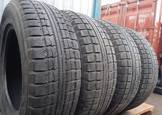 Toyo Winter Tranpath MK4a 215/70 R16