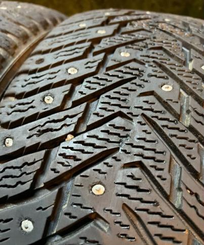 Nokian Tyres Hakkapeliitta 8 215/55 R17