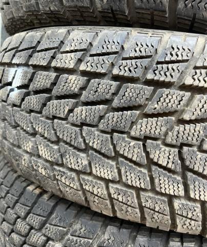 Toyo Winter Tranpath SU-4 235/60 R16