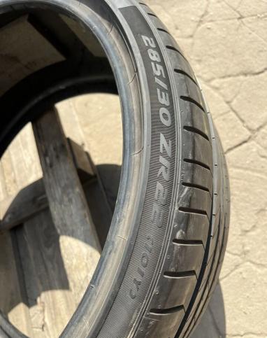 Pirelli P Zero PZ4 285/30 R22