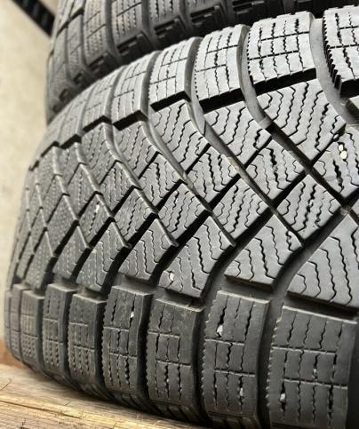 Pirelli Ice Zero FR 215/50 R17