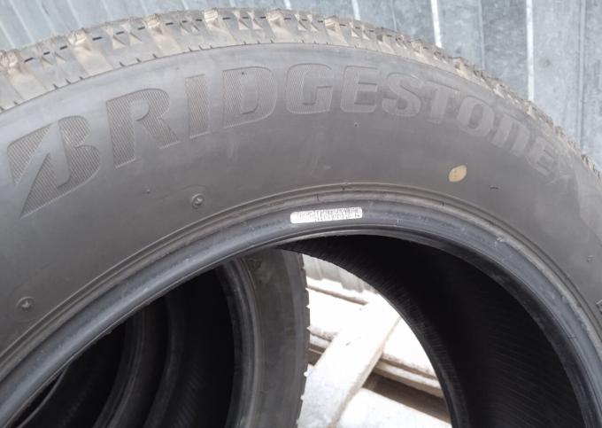 Bridgestone Blizzak VRX2 215/55 R17