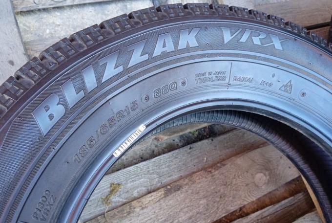 Bridgestone Blizzak VRX 185/65 R15