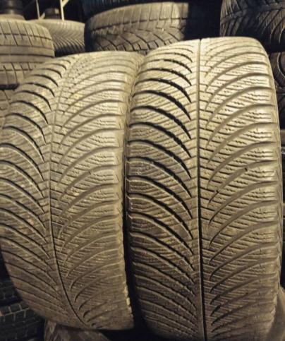 Goodyear Vector 4Seasons 225/45 R17
