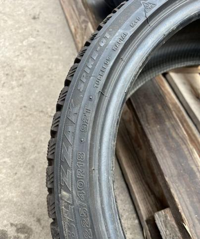 Bridgestone Blizzak Spike-01 225/40 R18