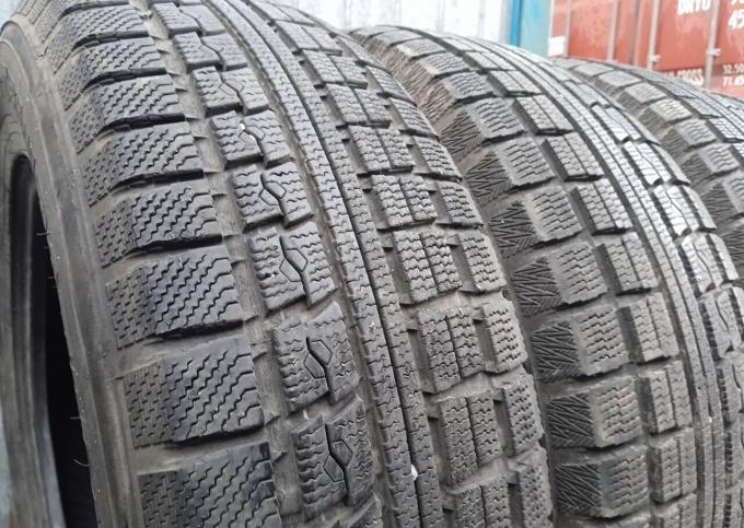 Toyo Winter Tranpath MK4a 215/70 R16