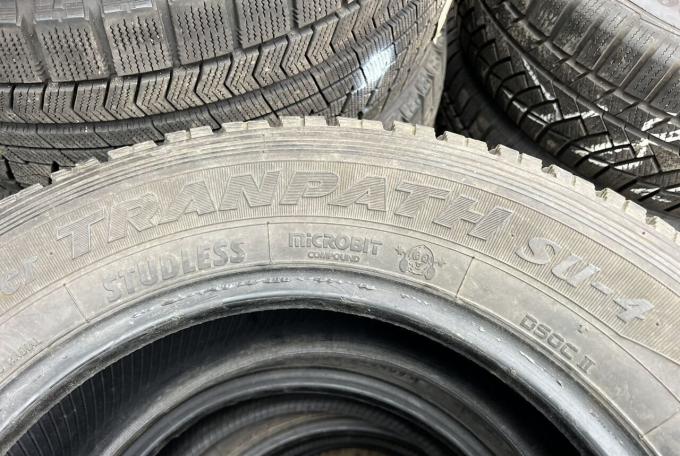 Toyo Winter Tranpath SU-4 235/60 R16