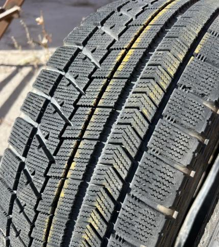 Bridgestone Blizzak VRX 245/40 R19