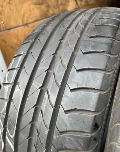 Goodyear EfficientGrip 215/50 R17