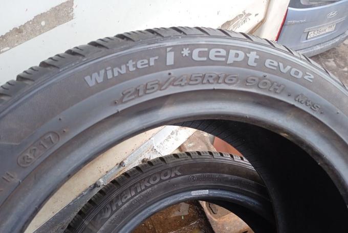 Hankook Winter I'Cept Evo2 W320 215/45 R16