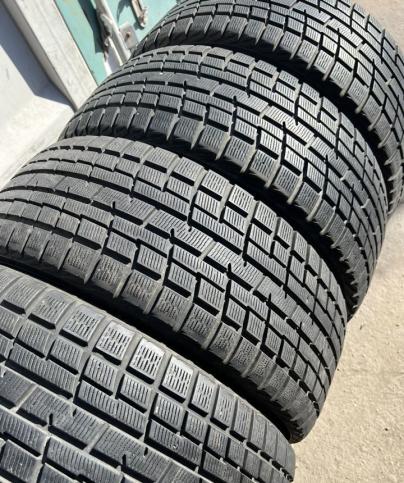 Yokohama Ice Guard IG30 215/50 R17