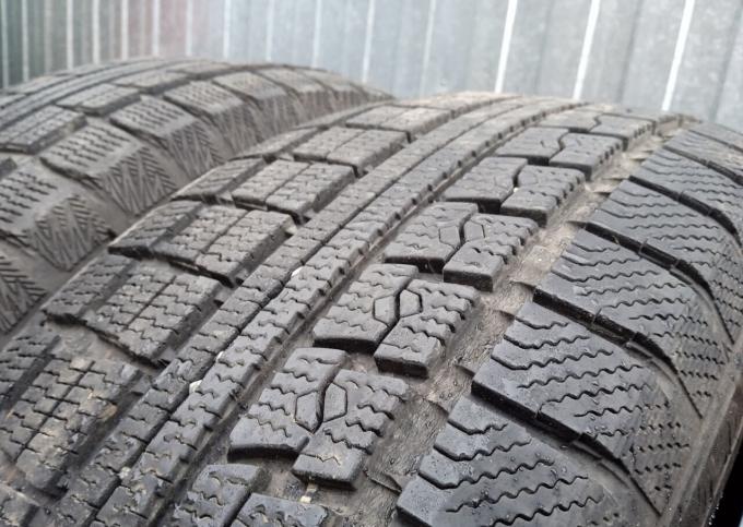 Toyo Winter Tranpath MK4a 215/70 R16