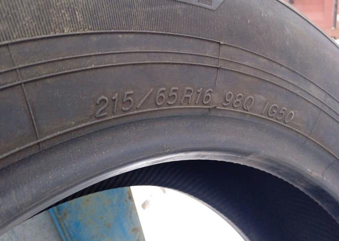 Yokohama Ice Guard IG50+ 215/65 R16