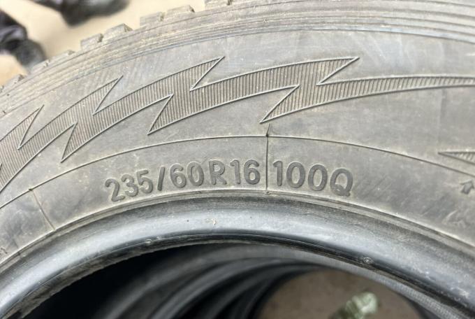 Toyo Winter Tranpath SU-4 235/60 R16