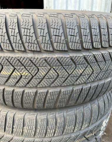 Pirelli Scorpion Winter RFT 275/45 R20