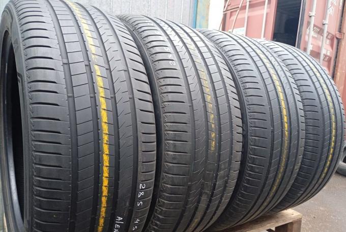 Bridgestone Alenza 001 285/45 R22