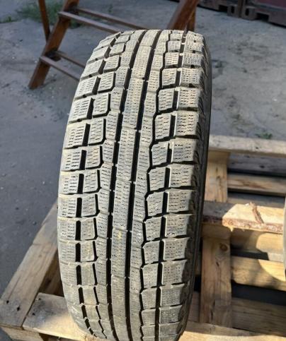 Yokohama Ice Guard IG20 215/60 R17