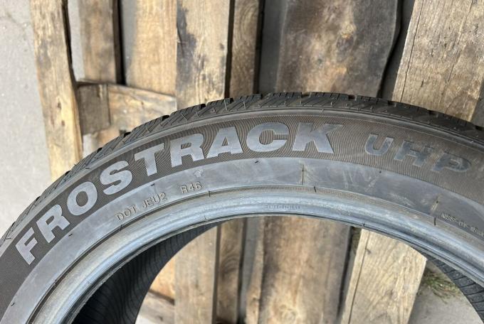 Minerva Frostrack UHP 265/45 R20