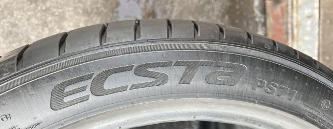 Kumho Ecsta PS71 245/40 R20