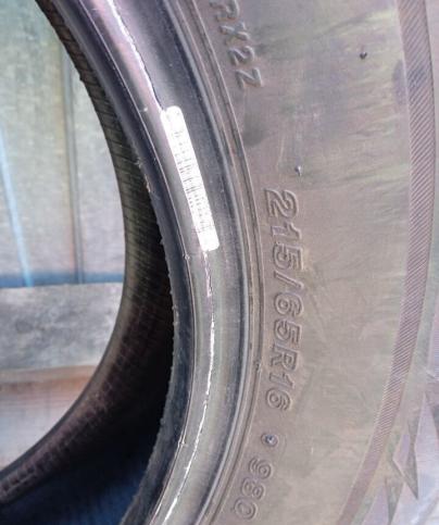 Bridgestone Blizzak VRX2 215/65 R16