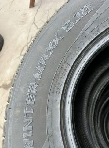 Dunlop Winter Maxx SJ8 265/70 R16