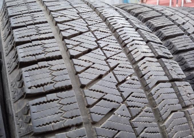 Bridgestone Blizzak VRX2 215/55 R17