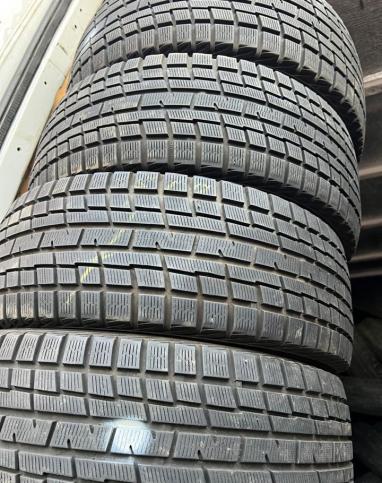 Yokohama Ice Guard IG30 215/55 R17