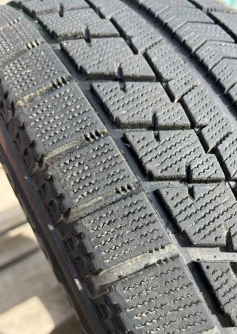 Bridgestone Blizzak VRX 215/65 R16