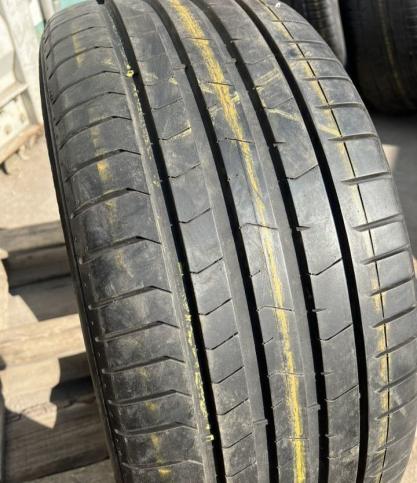 Pirelli P Zero PZ4 275/35 R22