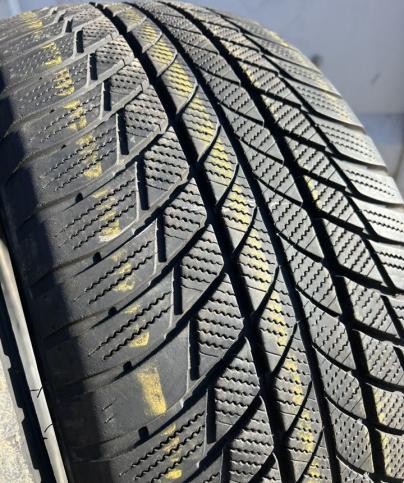 Bridgestone Blizzak LM-001 245/50 R19