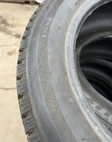 Bridgestone Blizzak VRX2 215/55 R17