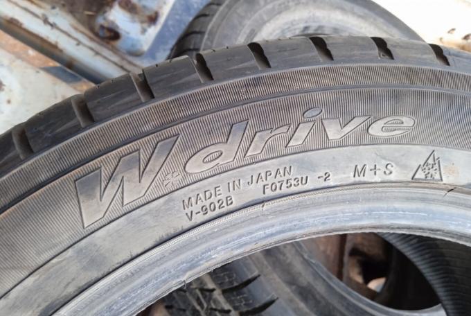 Yokohama W.Drive V902B 255/45 R18