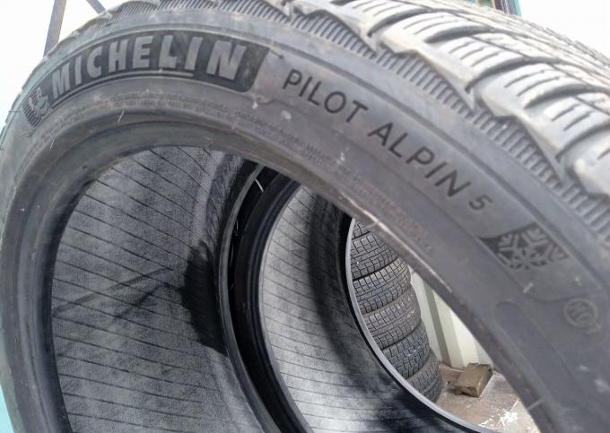 Michelin Pilot Alpin 5 295/35 R20