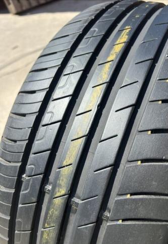 Goodyear EfficientGrip Performance 225/50 R17