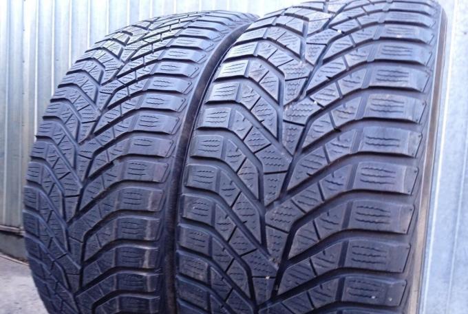 Yokohama BluEarth Winter V905 235/45 R17