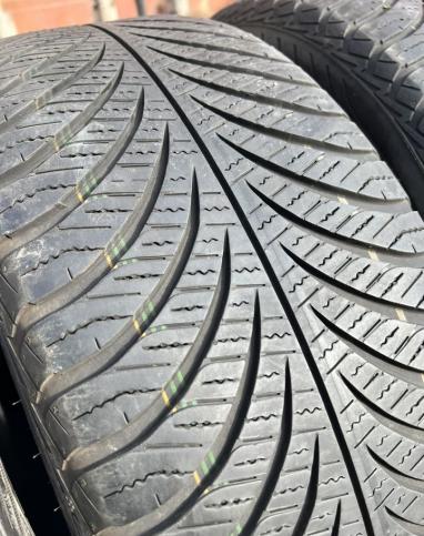 Goodyear Vector 4Seasons Gen-2 215/55 R17