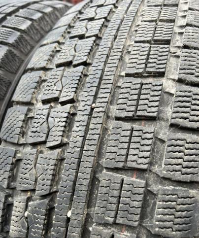 Toyo Winter Tranpath MK4a 215/70 R16