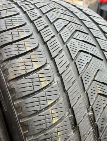 Pirelli Scorpion Winter 325/35 R22