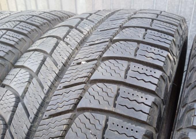 Michelin X-Ice 3 215/45 R17