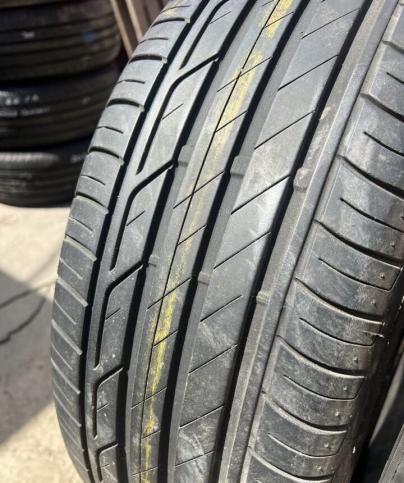 Bridgestone Turanza T001 215/60 R16