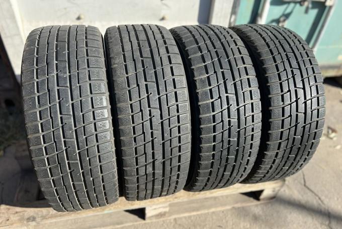 Yokohama Ice Guard IG30 215/50 R17