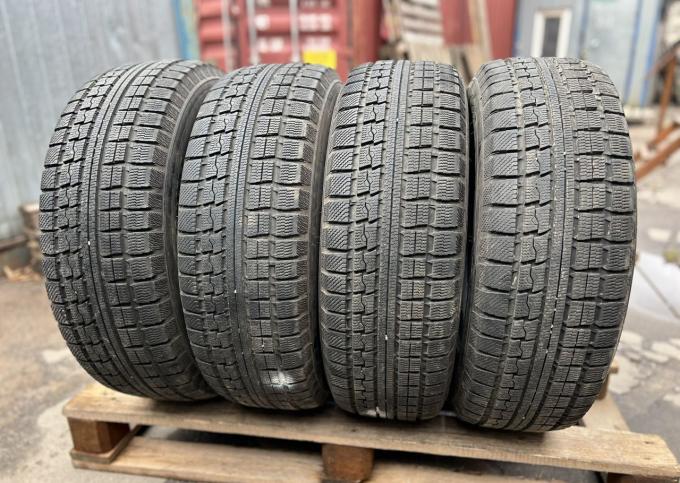 Toyo Winter Tranpath MK4a 215/70 R16