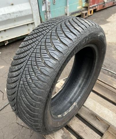 Goodyear Vector 4Seasons Gen-2 215/55 R17